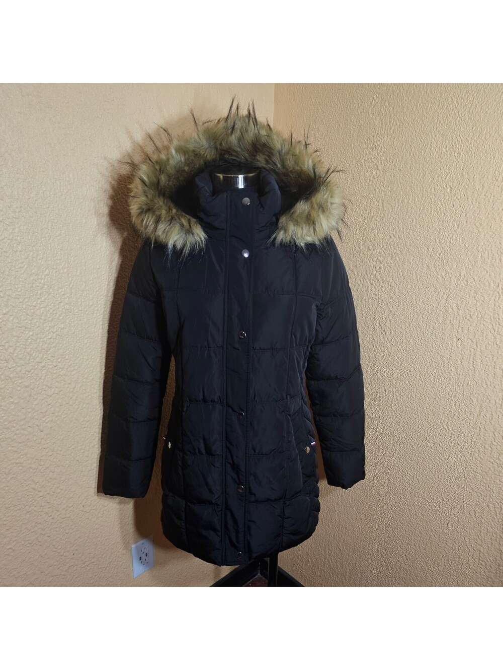 Tommy Hilfiger womens faux fur hood puffer parka black medium
